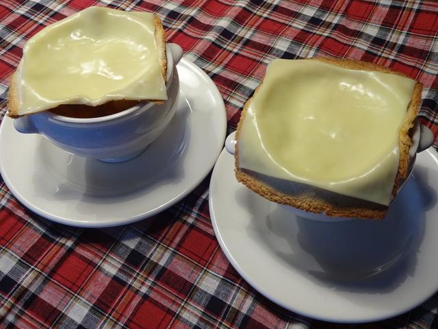 画像5: スープのポットパイ チーズ乗せ