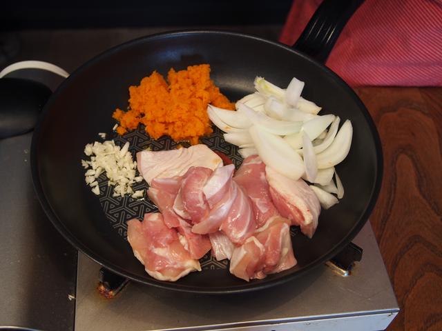画像2: 鶏肉のケチャップ炒めチーズ乗せ