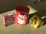 画像: 大森さんは、なによりも防災食をまずセッティング。いま食べちゃダメよ。