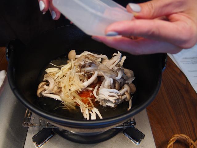 画像3: 韓国風肉団子のスープ煮 チーズ乗せ
