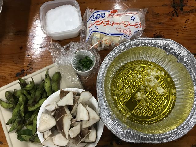 画像1: 椎茸とチーズのアヒージョ