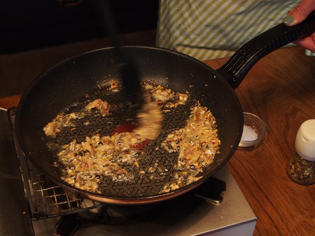画像3: 山椒ペペロンチーノのチーズかけ