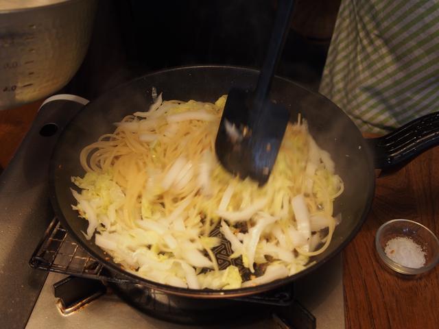 画像4: 山椒ペペロンチーノのチーズかけ