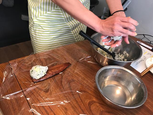 画像3: サバのみりん干し焼きの チーズ入り棒寿司