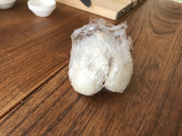 画像2: 丸ごとニンニクとアボカドの炒め物