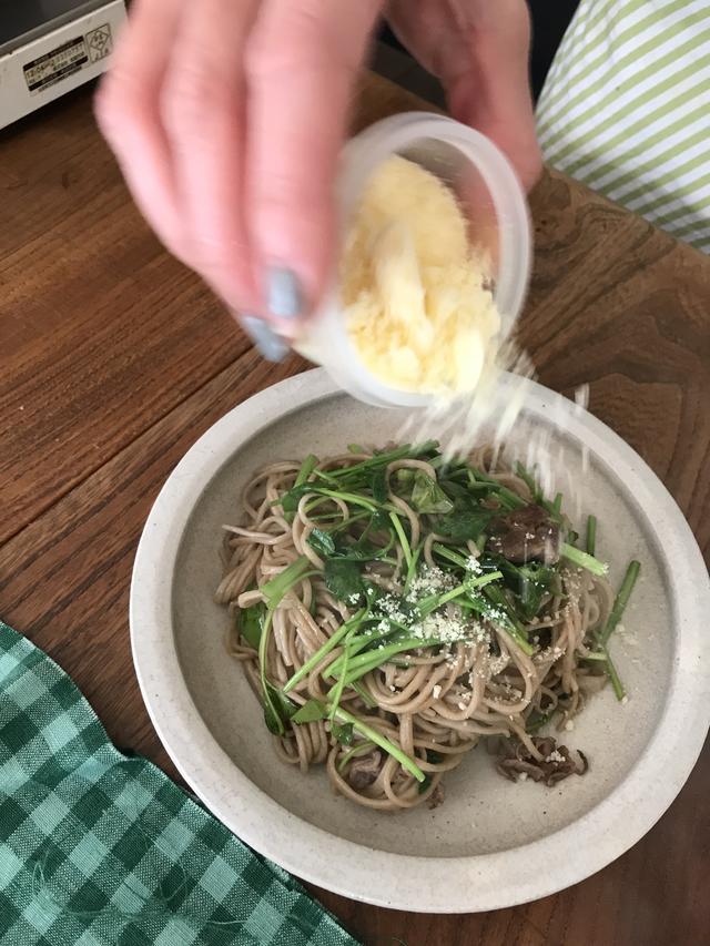 画像4: セリの焼き蕎麦チーズと醤油味
