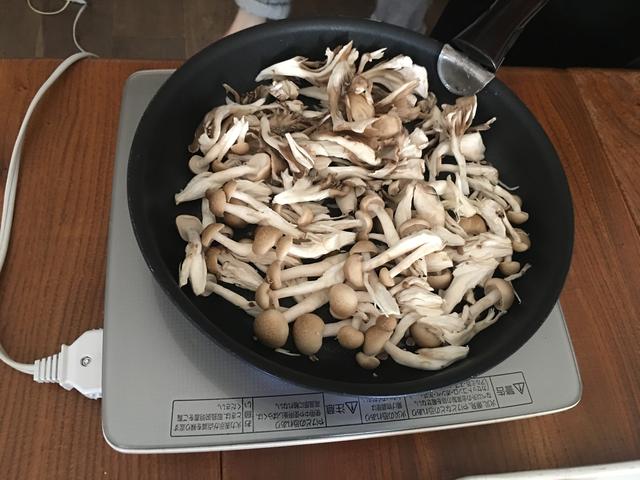 画像2: キノコとチーズの焼きそば