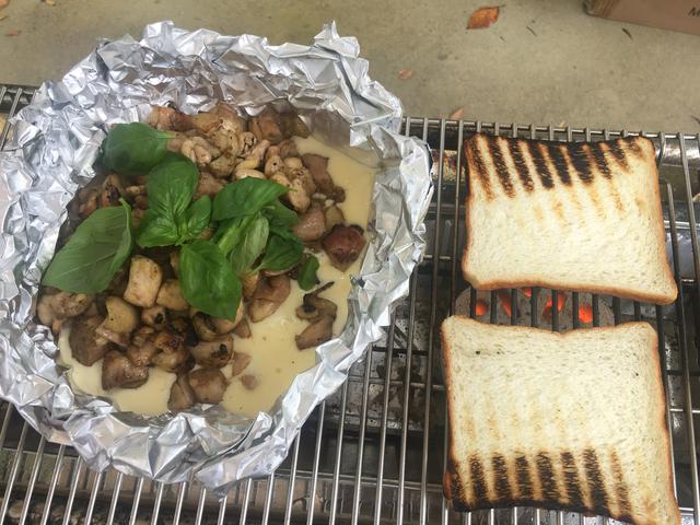 画像6: 鶏炭火焼きのチーズソースサンドイッチ