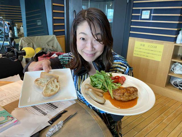 画像2: ★今日は「パントリー&ラッキー」さんの「和豚もち豚 煮込みハンバーグ」&「萌ウインナー」を紹介!★