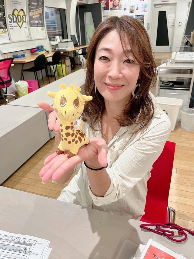 画像2: 11/14のプレゼント①
キリン堂の店舗で使える【お買い物券 1000円分】とキリン堂70周年記念グッズ!【キリン堂公式キャラクターのキリンのぬいぐるみストラップ】を5名様に♪