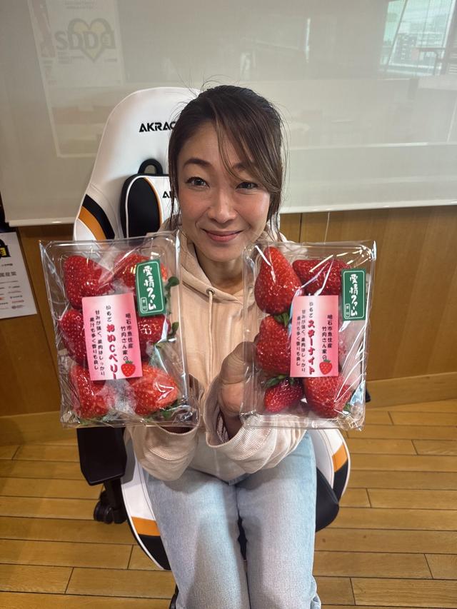 画像: 2/20のプレゼント③
パントリー&ラッキーさんから【兵庫県明石産いちご スターナイトとおいCベリー 1パックずつ】を3名様に!