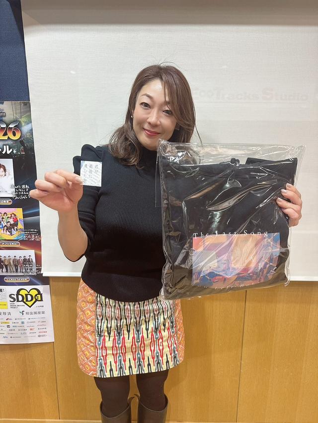 画像: 3/20のプレゼント④
映画『君が最後に遺した歌』の【春人と綾音のオリジナルフーディーとステッカー】を1名様に！