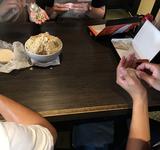 画像: 緊張のファーストコンタクトから餃子包み体験・・!