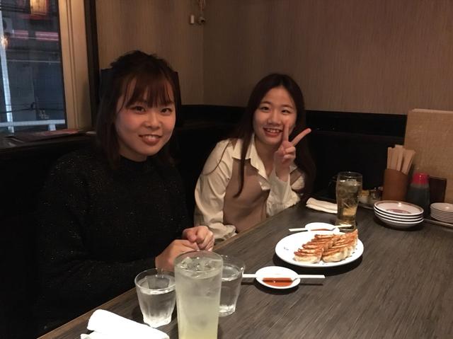 画像: 餃子を食べていただくのは、「ありさ」さんと「ほのか」さん