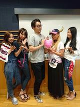 画像: 今日はジャケットのオリ姫コーデで来てくれました! バッファローCHALとラブラブか!?