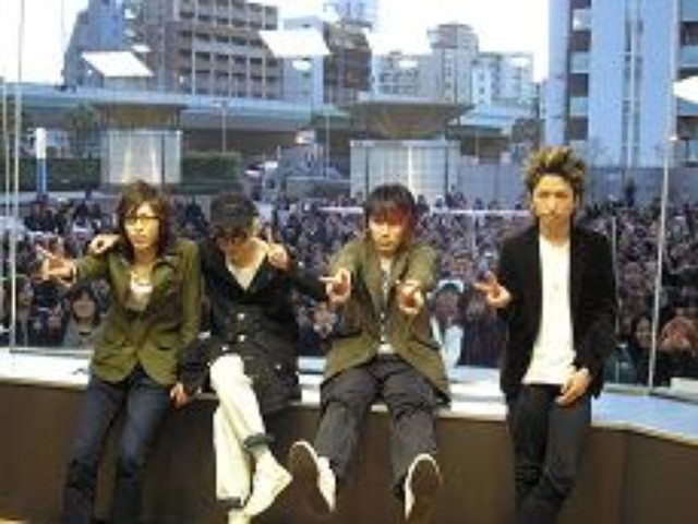 画像: ということで、最後はファンと一緒に記念撮影。