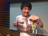 画像: その記事を見てにやける河井