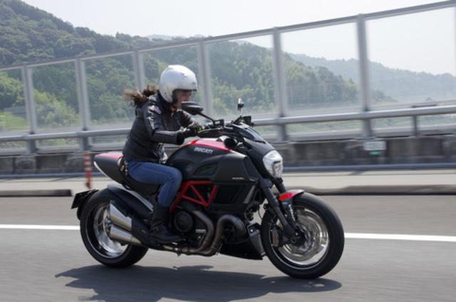 画像1: 【女子レポ!!】初めてのDUCATI! ディアベルに乗っちゃいました!(朱香)