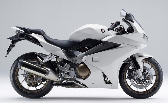 画像: VFR800F(パールグレアホワイト)