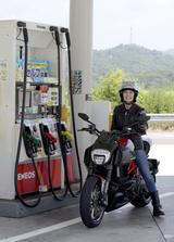 画像: 「DIAVEL/CARBON」は、ディアベルのスペシャルバージョンだそうで、 見るからに高級感が散りばめられていました。