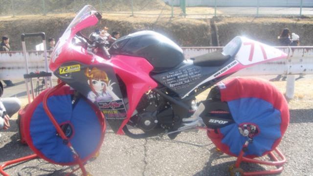 画像1: Shiny and Bright! Introducing the Female Racing Riders! (Riko Fukuyama) ※English ver.