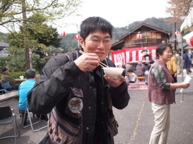画像: 「僕は若桜に来る時は空腹できます」 と隼駅でお会いして、ガイドしてくれた平山さん。