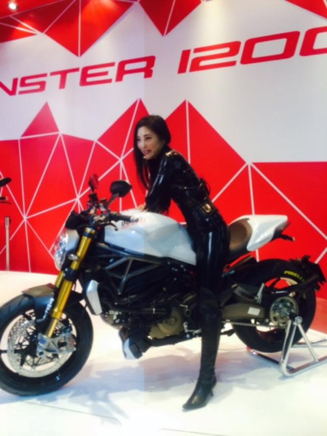 画像8: 大阪モーターサイクルショー2014、たっぷり満喫中!(福山理子)