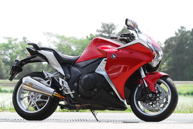 画像1: ホンダ VFR1200F 用マフラーが登場!(アールズギア)
