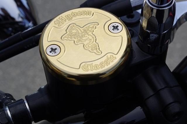 画像: W650とW800に装着が可能な、アルミ削り出しのマスターシリンダーキャップも発売。こちらは3990円。