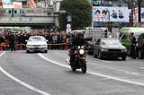 画像: バイクを使った事故再現では、突然の飛び出しに対する単独転倒と、 交差点での右直事故を再現。