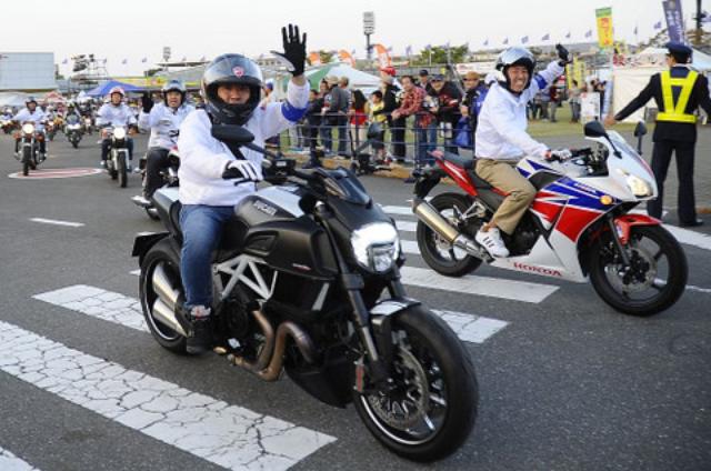 画像: 昨年、リーダーは自走でもてぎ入り、愛車ディアベルで参加したんです!