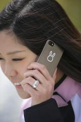 画像: ガンメタのiPhone5S 用ケースに、白の小さいステッカーを貼ってみました。