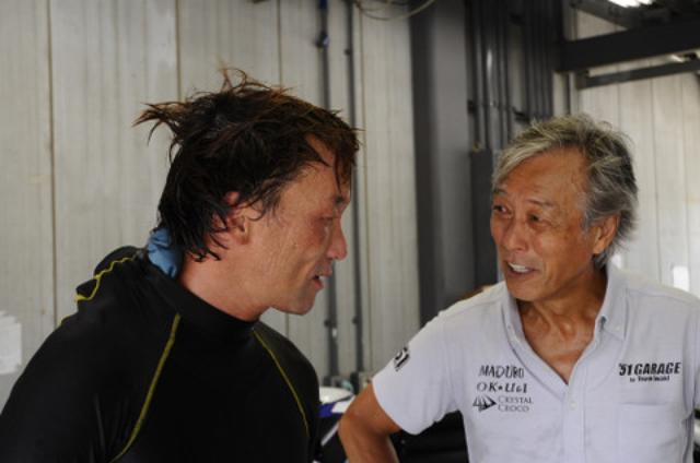 画像: 岩城さんも久々に走ります! 岩城さん、もて耐、何年ぶりっすか? 「おまえな、今朝の朝飯だって何食ったか覚えてねぇのに、わかるわけねーだろ」だって(笑