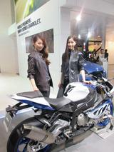 画像1: <理子の東京モーターショー2013見聞録> バイクに革ジャンに女の子 (BMW編)