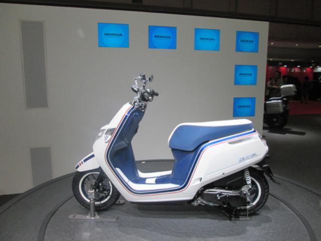 画像2: <理子の東京モーターショー2013見聞録>かわいいお姉さんと、かわいいバイク(ホンダ編 その2)