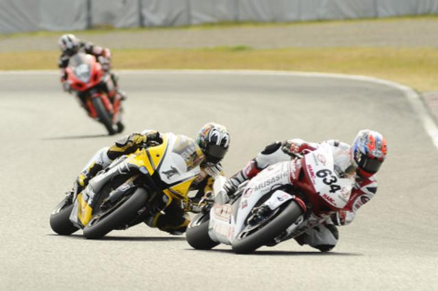 画像2: <全日本ロードレース>中須賀圧勝!4連覇達成!