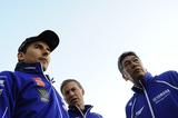 画像: 左から、ホルヘ・ロレンソ、ヤマハファクトリースクワッドのリン・ジャービスマネージャー 日本側のMotoGPプロジェクトリーダー、辻幸一さん。 ホルヘが厳しい顔してますから「ロッシをさぁ、どーやってやっつけっかさ…」って 3人してこっそり悪だくみしてるわけじゃなくて、 安心してください、この人ふだんからこんな顔ですよ^^