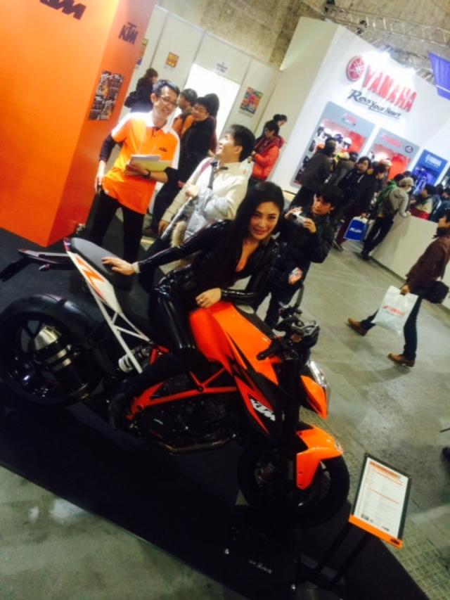 画像9: 大阪モーターサイクルショー2014、たっぷり満喫中!(福山理子)