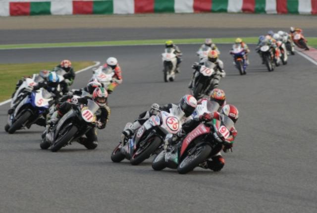 画像: これは鈴鹿選手権のCBRドリームカップ。CBRは300ccまで参戦OK!