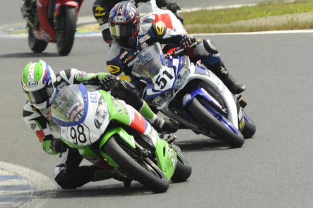 画像: この#98VS#51 実は塚本昭一VS宗和孝宏! ふたりとも、現役バリバリのスピード!