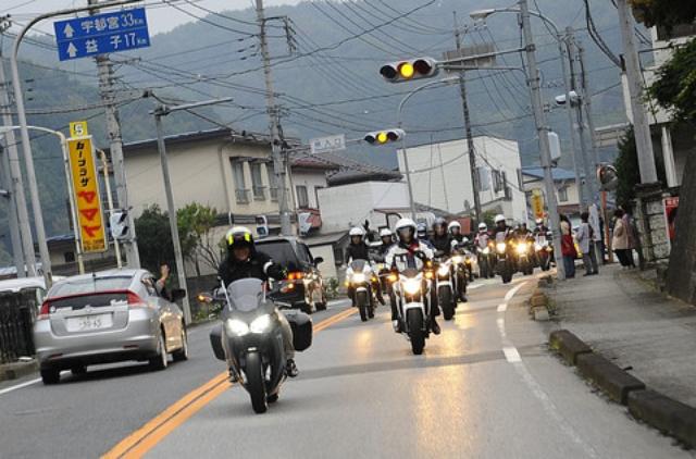 画像: もてぎのみなさんの協力のおかげで、今年もパレードが無事行なわれました 沿道に地元の方が出てくれて、ずっと手を振ってくれるシーン、感動的でした! 全国自治体の皆さん、交通安全パレードに、ぜひRGTC起用をご検討ください(笑