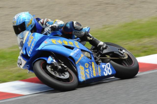 画像: TOTにZRXで参戦するライダーハウス宮島。岡本45歳、宮島40歳のコンビ!