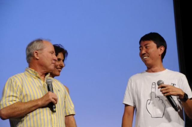 画像: オマエ、そのTシャツ、FU●Kサインじゃないのか?とキングにツッこまれた福ちゃん