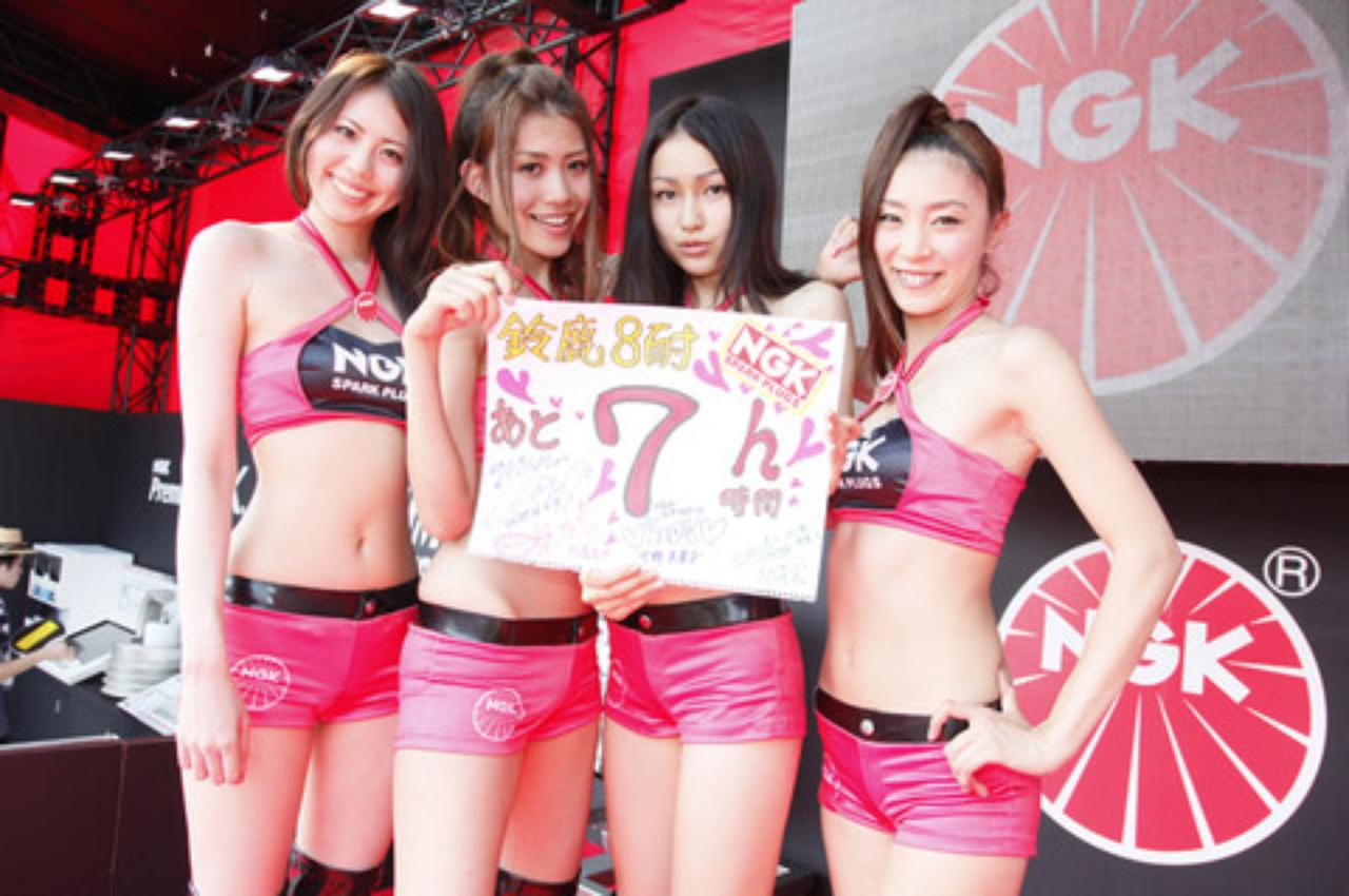 鈴鹿8耐RQカウントダウン2012＞まだまだ混戦模様は続く！ 残り7時間