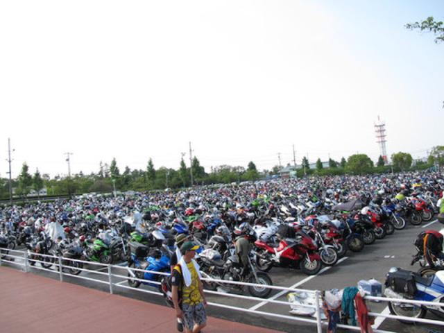 画像: こちらは16時頃のバイク用駐車場の様子です。