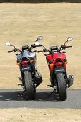 画像: 右がType LDです。 シート高はNC700X(左)が830mm、 NC700X Type LD(右)は800mm。 その差は30mm。