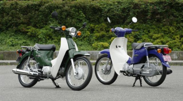 画像: 715mmのスリムな車体は、狭い住宅街の中でも優れた機動性を発揮する。また、乗り降りしやすい 低いシートや積載しやすい位置にある広いリアキャリアなど、使い勝手は満点。