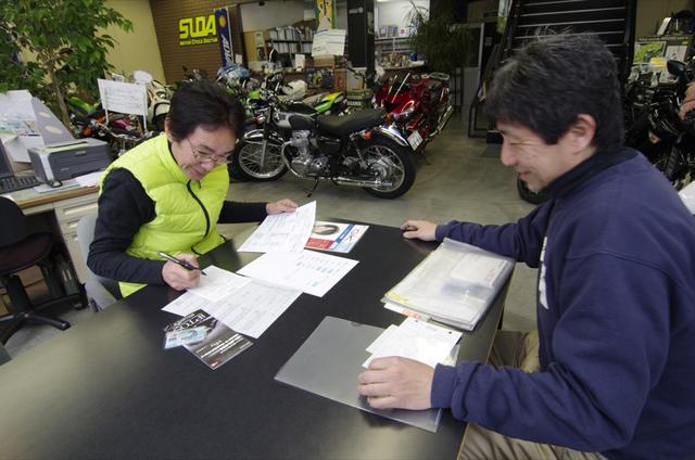 画像: 値引き、下取り、任意保険、オプション装着品など一切なしという条件での見積りはおよそ143万円。タバコとビール減らさなきゃ……。