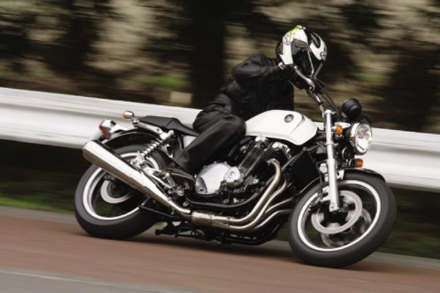 画像1: <試乗ダイジェスト>HONDA CB1100 TYPE Ⅰ(2010年)前篇