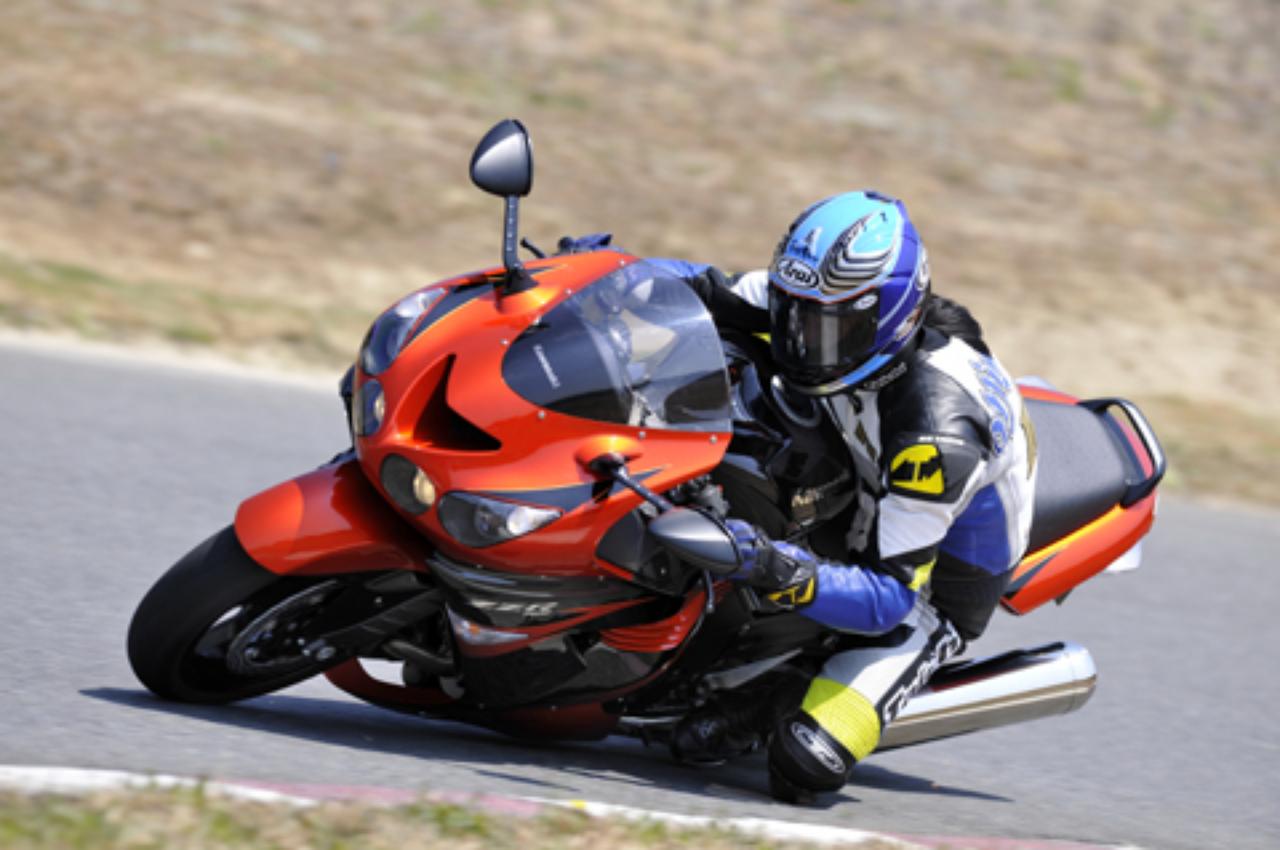 試乗ダイジェスト＞KAWASAKI ZZR1400（2009年モデル） - webオートバイ